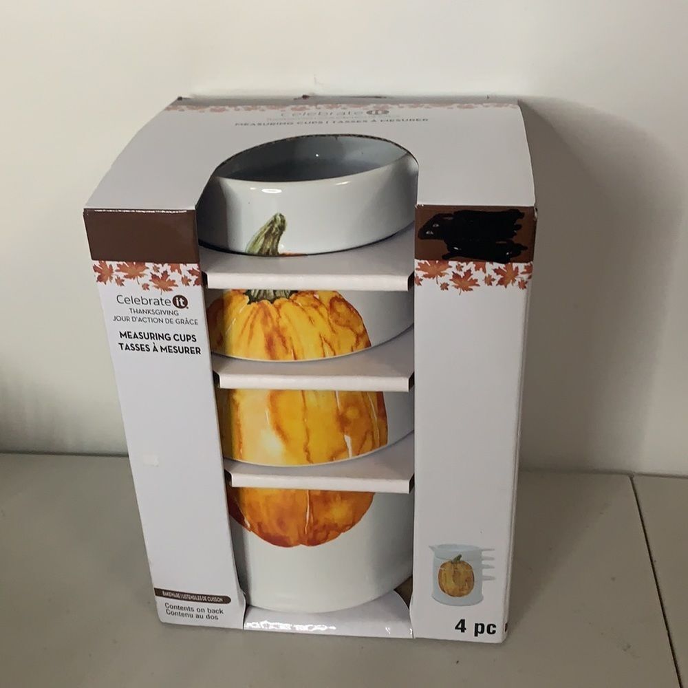NWOT CELEBRATE IT MEASURING CUPS 4 PIECES‎